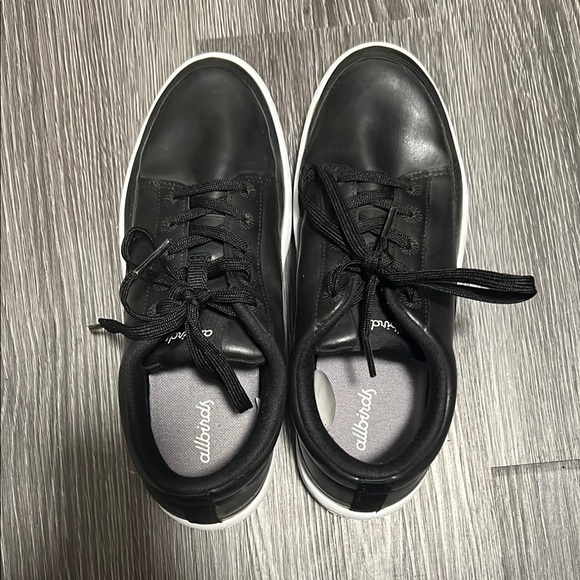 Allbirds Black and White Sneakers Sleek Design - Picture 6 of 7